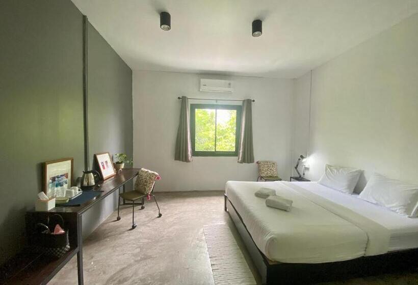 غرفة ديلوكس, Nokhook House