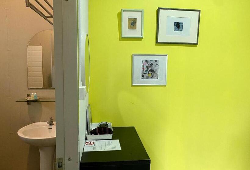 غرفة ديلوكس, Nokhook House