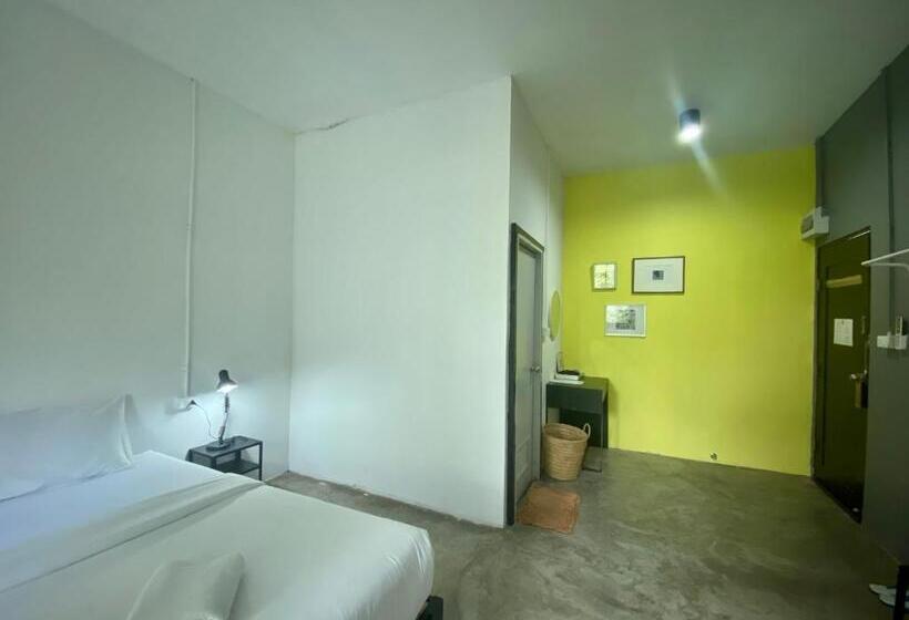 디럭스 룸, Nokhook House