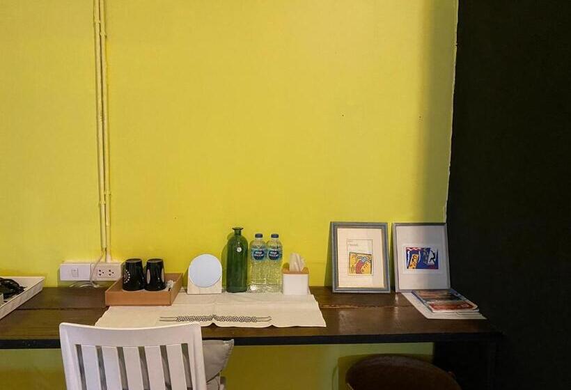 غرفة قياسية, Nokhook House