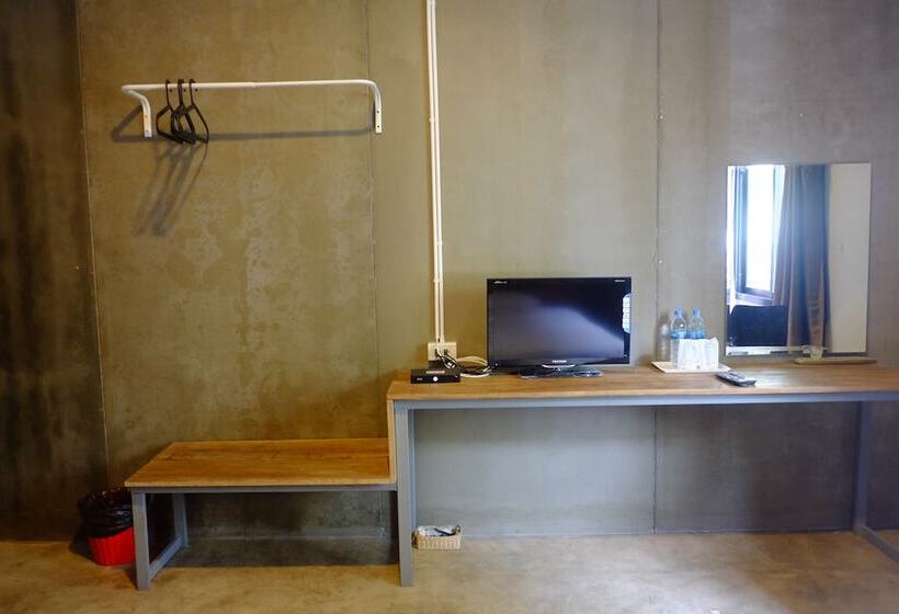 غرفة قياسية, Nokhook House