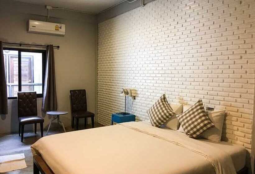 غرفة قياسية, Nokhook House