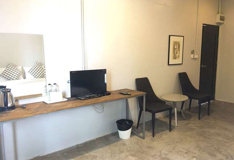 غرفة قياسية, Nokhook House