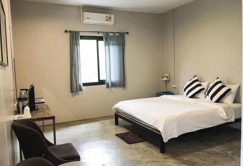 غرفة قياسية, Nokhook House