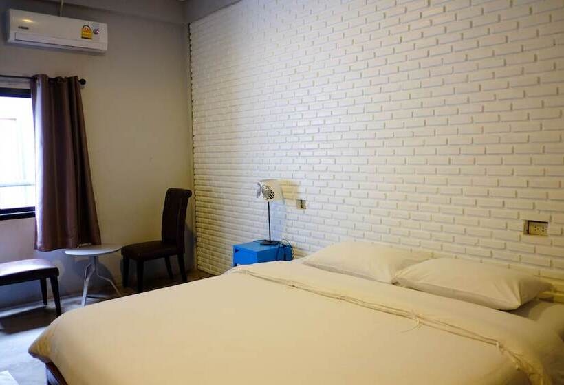 غرفة قياسية, Nokhook House