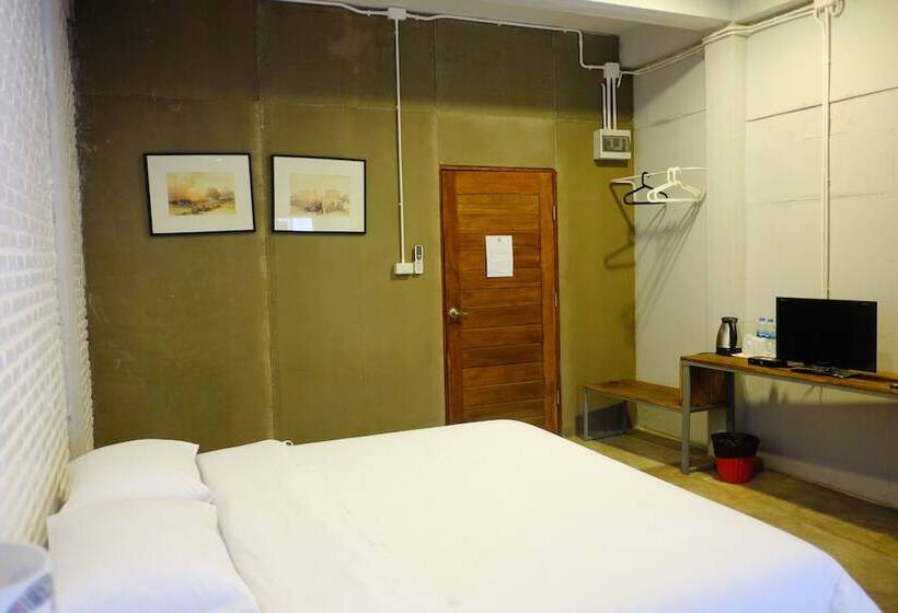 غرفة قياسية, Nokhook House