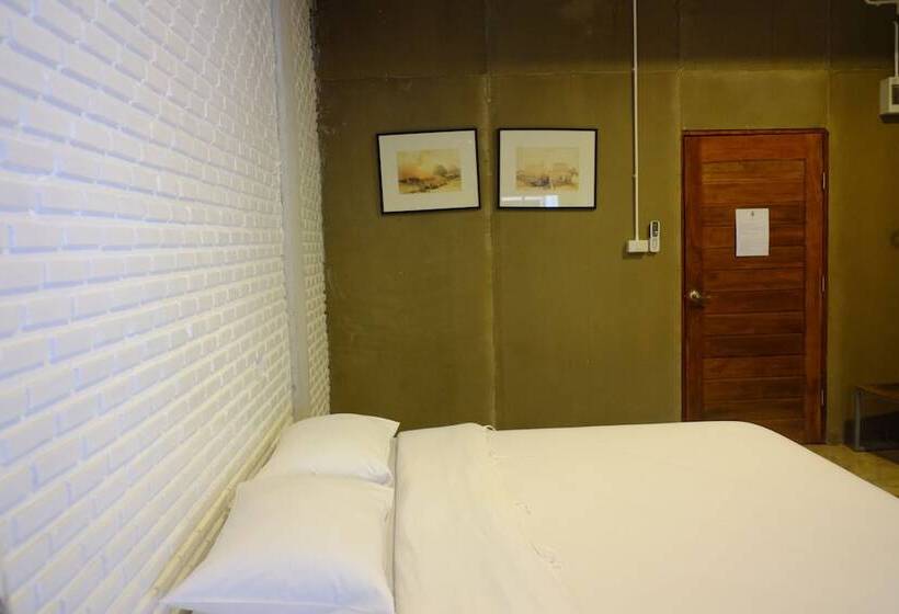 غرفة قياسية, Nokhook House