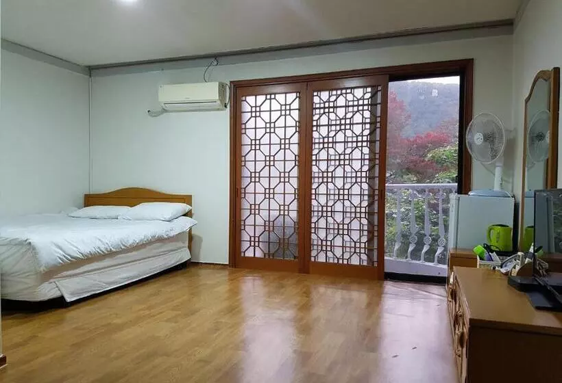 Perhehuone, Seorak Dongchun Youthtel Hostel