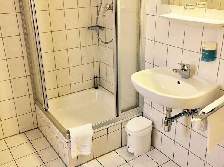 Номер Economy Индивидуальный, Amadeus Boutique Hotel Deutscher Hof Inn & Suites