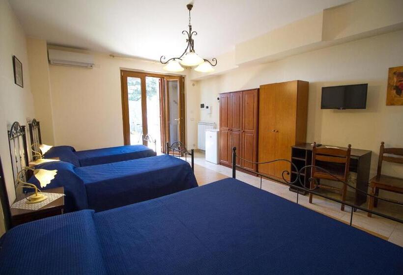 غرفة قياسية رباعية, Etna Royal View