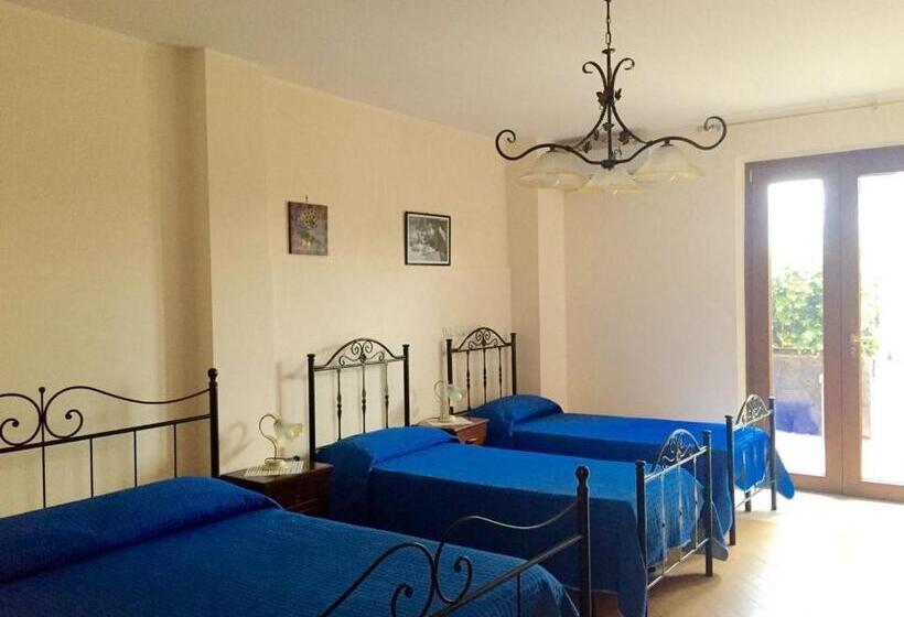 غرفة قياسية رباعية, Etna Royal View