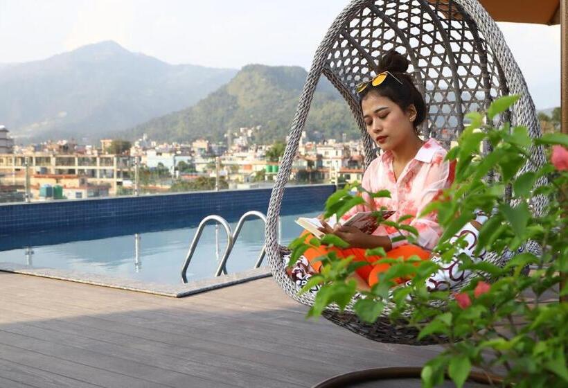 اتاق لوکس خانوادگی, Dahlia Boutique