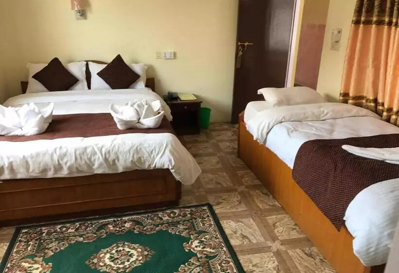 اتاق استاندارد سه نفره, Himalayan Inn