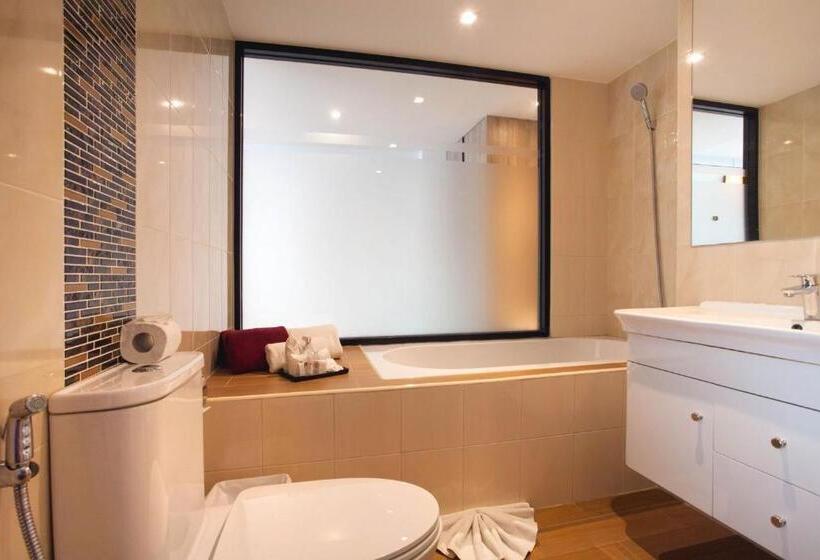 발코니가 있는 스위트, Paripas Patong Resort Sha Extra Plus