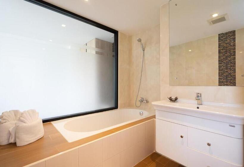 발코니가 있는 스위트, Paripas Patong Resort Sha Extra Plus