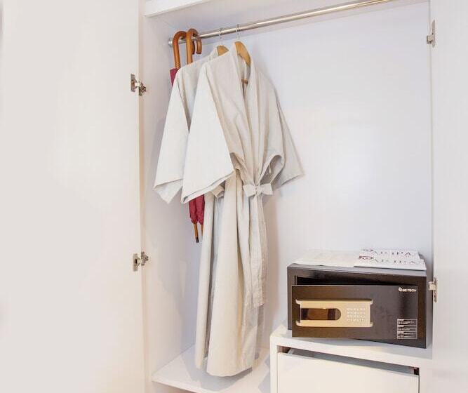 발코니가 있는 스위트, Paripas Patong Resort Sha Extra Plus