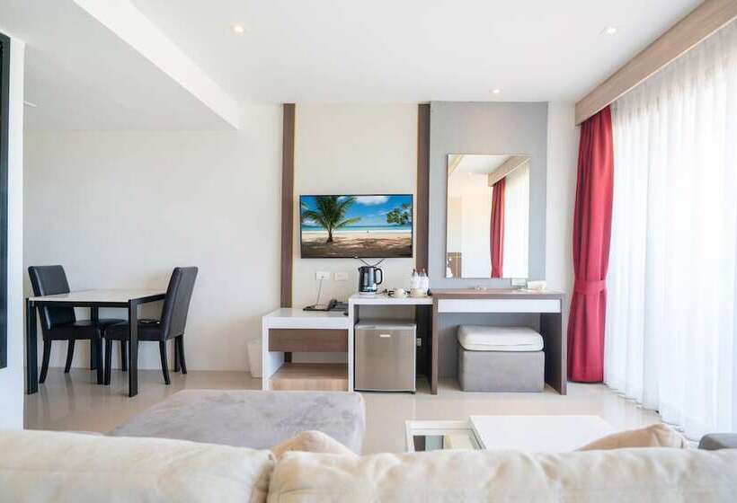 발코니가 있는 스위트, Paripas Patong Resort Sha Extra Plus