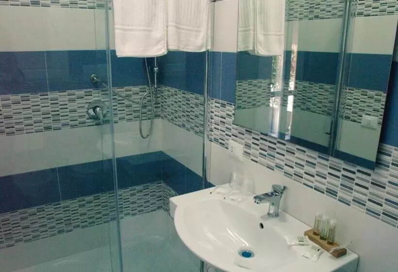 اتاق استاندارد سه نفره, Residence Le Isole