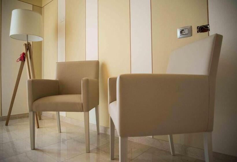 جناح جونيور, Villa Maranello