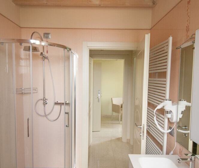 جناح جونيور, Villa Maranello