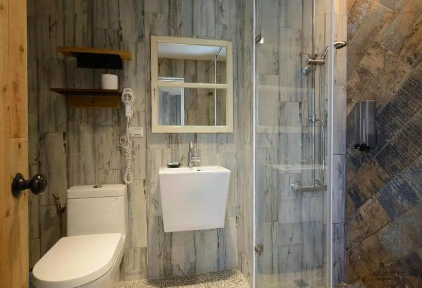 تختخواب در اتاق مشترک, Hualien Wow Hostel