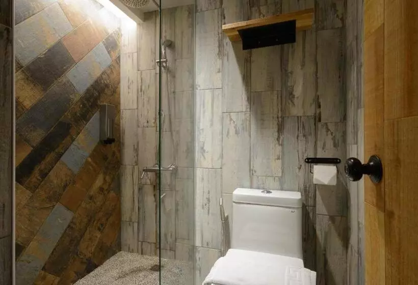 تختخواب در اتاق مشترک, Hualien Wow Hostel