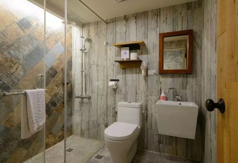 تختخواب در اتاق مشترک, Hualien Wow Hostel