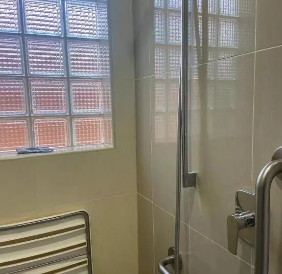 اتاق استاندارد با تخت بزرگ برای معلولان, Botleng Guest House