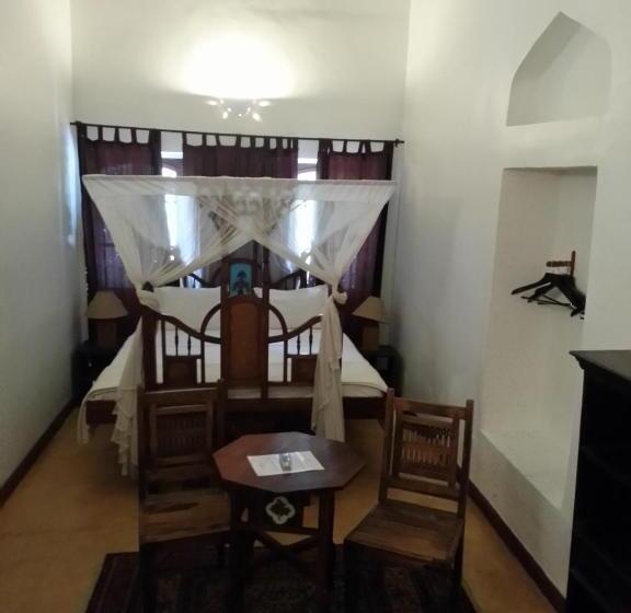 标准间, Hiliki House