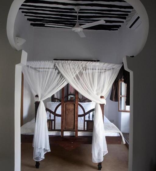 标准间, Hiliki House