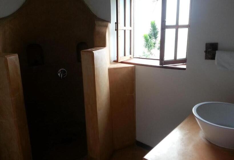 标准间, Hiliki House