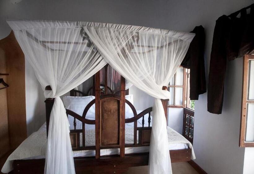 标准间, Hiliki House