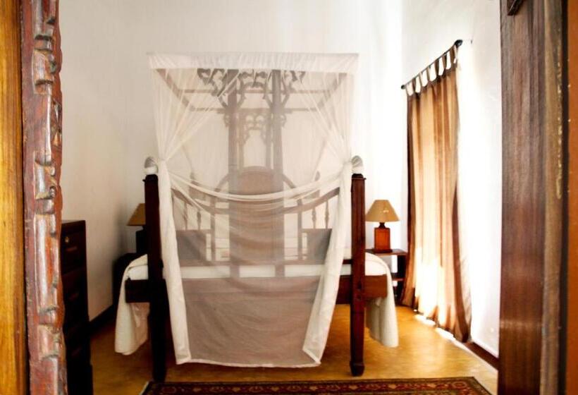 标准间, Hiliki House