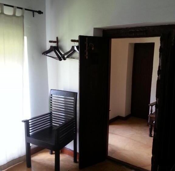 标准间, Hiliki House