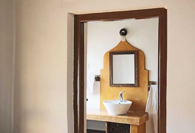 标准间, Hiliki House