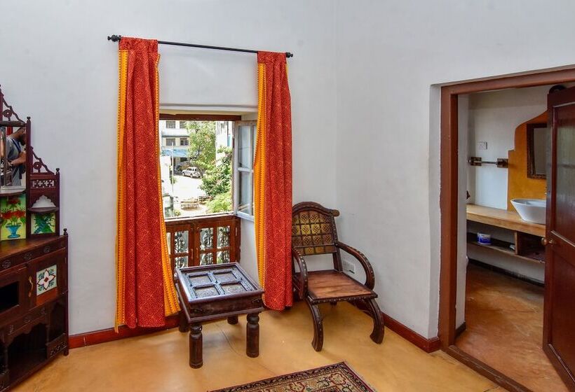 标准间, Hiliki House