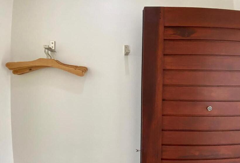 수피리어 룸, The 9th House