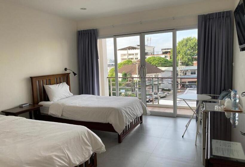 수피리어 룸, The 9th House