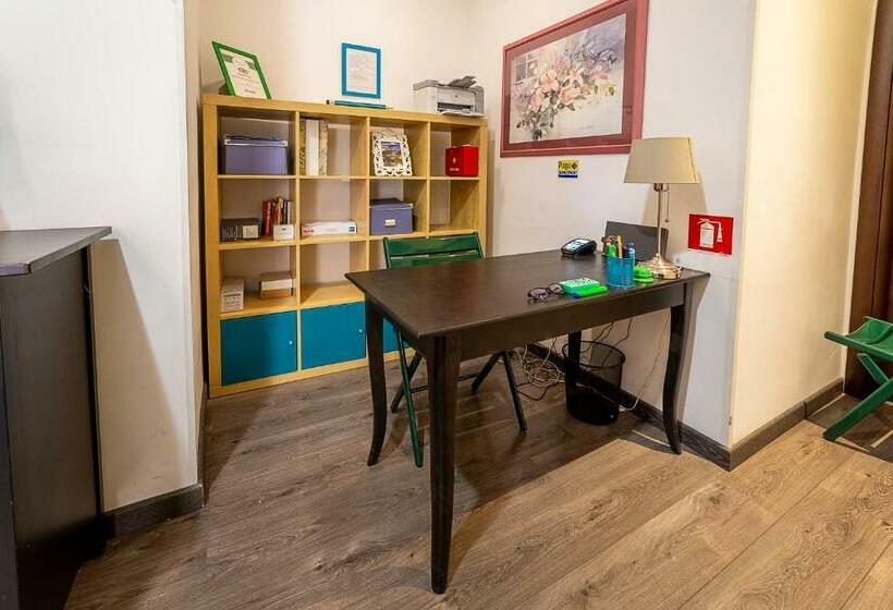 חדר סטנדרט לשלושה, Difronte Ai Musei Vaticani