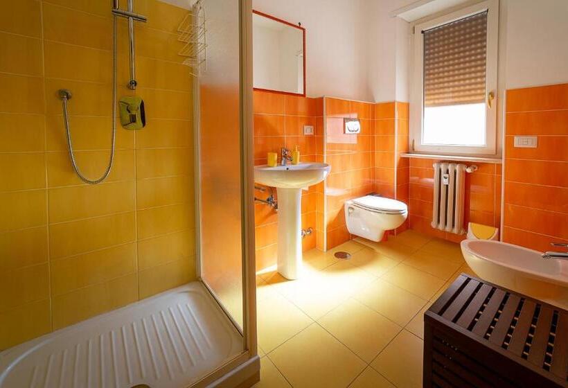 חדר סטנדרט לשלושה, Difronte Ai Musei Vaticani