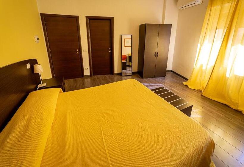 חדר סטנדרט לשלושה, Difronte Ai Musei Vaticani