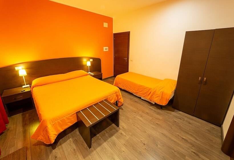 חדר סטנדרט לשלושה, Difronte Ai Musei Vaticani