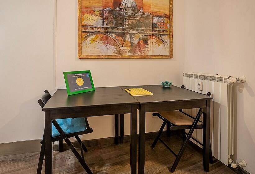 اتاق استاندارد سه نفره, Difronte Ai Musei Vaticani