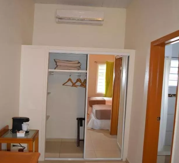 اتاق استاندارد, Alicia's Inn