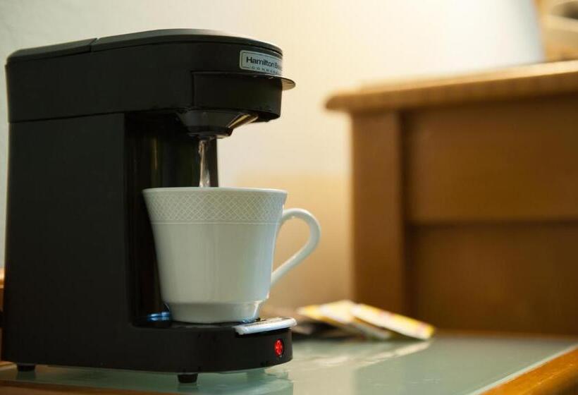 استودیوی استاندارد, Alicia's Inn