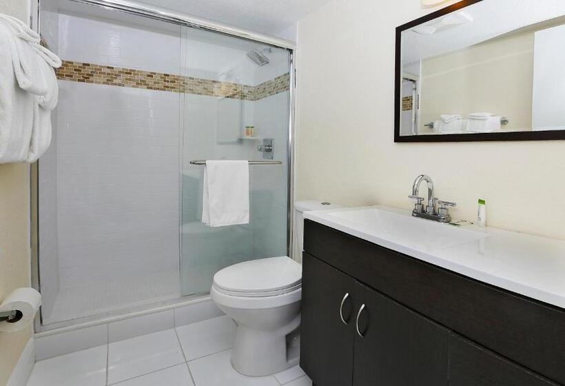 غرفة ديلوكس مطلّة علي البحر, Chateau Mar Beach Resort