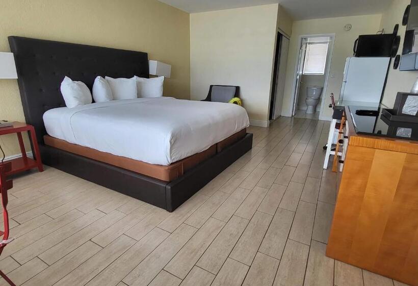 غرفة قياسية سرير كينج لذوى الإحتياجات الخاصة, Chateau Mar Beach Resort