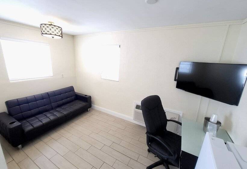 جناح عائلي, Chateau Mar Beach Resort