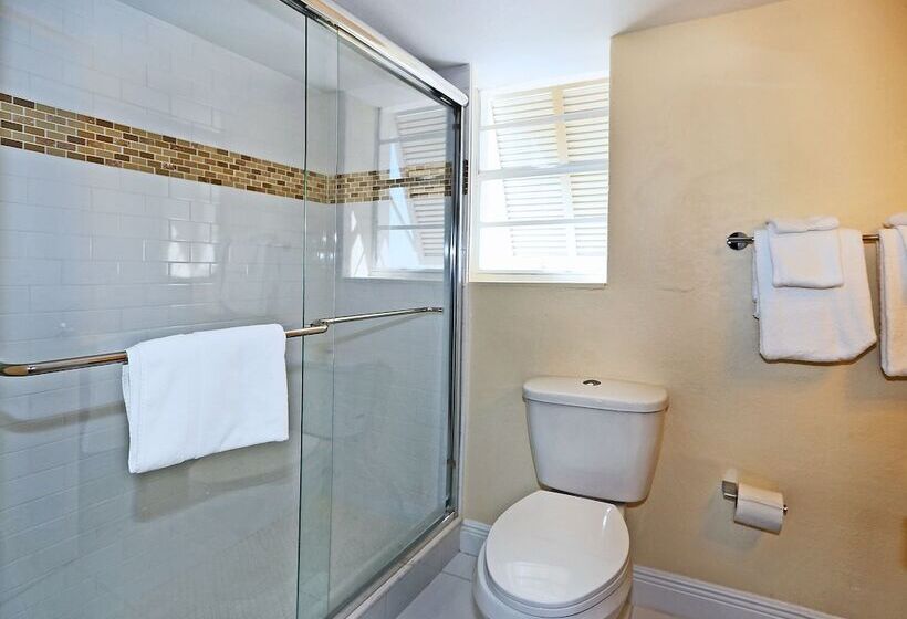 جناح عائلي, Chateau Mar Beach Resort