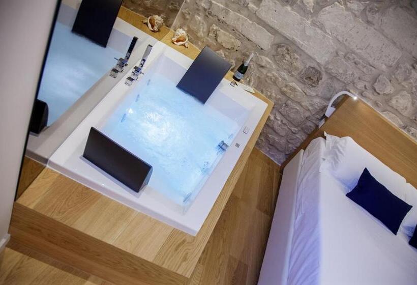 سوئیت با وان آب گرم, Iblaresort Boutique